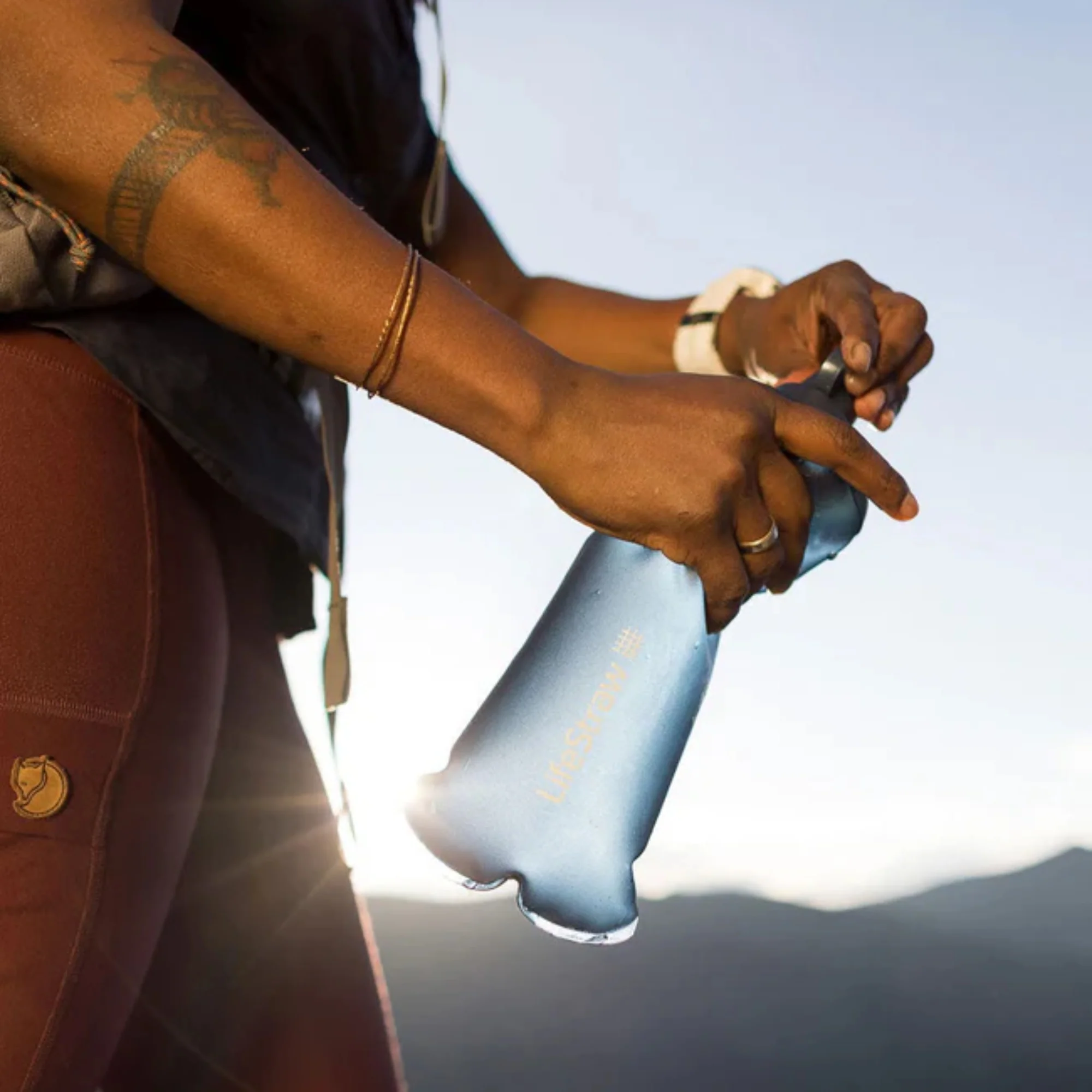 Peak Series Collapsible Squeeze 1L Bottle with Filter by LifeStraw - Image 9